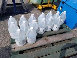 environ 12 bouteilles de 4 litres de d&eacute;sinfectant