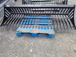 Godet &agrave; roche 84``, attache Skid-Steer
