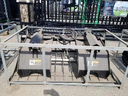 Godet &agrave; grappin 74``, attache Skid-Steer, bo&icirc;tier 76`` x 44`` x 31 ``