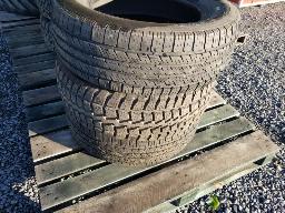 Lot de pneus vari&eacute;s 17``. Lot pour camion