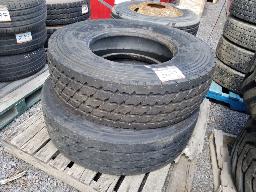 Lot de pneus vari&eacute;s