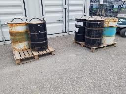 6 barils de 210L de b&eacute;ton