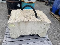 1 bloc de b&eacute;ton, 35``x 24``x 20``