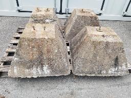 4 bases de b&eacute;ton, 30``x 30``x 19``