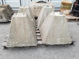 4 bases de b&eacute;ton, 30``x 30``x 26``