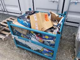 Lot de pi&egrave;ces vari&eacute;es pour automobile et camionnette
