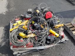 Lot de treuils vari&eacute;s 12V et 110V.