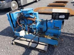 G&eacute;n&eacute;ratrice diesel stationnaire moteur Nissan SD22 4 cylindres &eacute;tat inconnu.