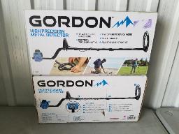 2 d&eacute;tecteurs de m&eacute;tal Gordon.