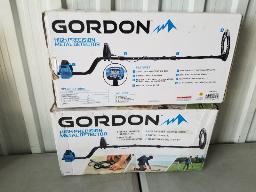 2 d&eacute;tecteurs de m&eacute;tal Gordon.