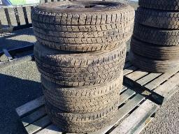 4 pneus hiver 245/70R17 Kumho Jante F150