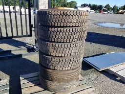 6 pneus 225/70R195 avec jante GM
