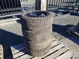 4 pneus hiver 205/55R16 Farroad Jante 5 x 114.3