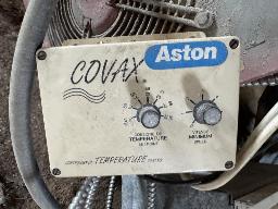 St-Prosper: 2 ventilateurs avec contr&ocirc;les et interrupteurs, un de 24 po et un de 18 po, 220 V.