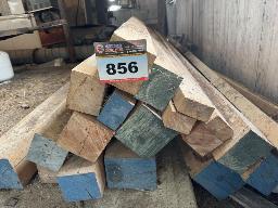 St-Prosper: Poutres de bois franc, &eacute;rable et merisier (c&oelig;ur d&rsquo;arbre), environ 5 po &times; 5 po &times; 8 pi.