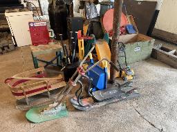 St-Prosper: Lot de jouets pour enfants.
