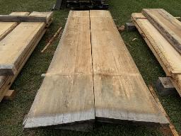 St-Prosper: 6 slabs de pin blanc (tranches d&rsquo;arbre), 2 po d&rsquo;&eacute;paisseur &times; environ 24 po de largeur &times; 8 pi.
