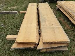 St-Prosper: 6 slabs de pin blanc (tranches d&rsquo;arbre), 2 po &times; 24 po &times; 8 pi.