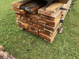 St-Prosper: Lot de madriers de pin blanc, 8/4, 2 po &times; 6 1/2 &agrave; 11 po de largeur &times; 8 pi (environ 480 PMP).