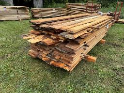 St-Prosper: Planches de pin rouge, 4/4 (1 po) &times; 4 &agrave; 12 po de largeur (environ 370 PMP).