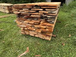 St-Prosper: Planches de pin rouge, 4/4 (1 po) &times; 4 &agrave; 12 po de largeur (environ 600 PMP).