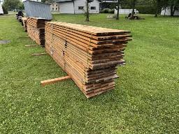 St-Prosper: 24 planches de pin blanc, 4/4, 1 po &times; 6 po &times; 12 pi (144 PMP).