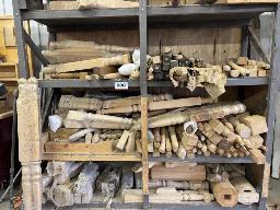 St-Prosper: Lot de pattes de meubles, vendu avec le meuble de rangement.