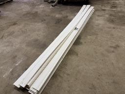 St-Prosper: 28 plinthes en MDF, 5 po de largeur &times; 14 pi de longueur.