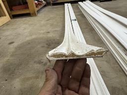 St-Prosper: OGEE MDF, 4 3/8 po de largeur &times; 14 pi de longueur.