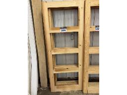 St-Prosper: 4 portes de pin blanc : 31 3/4 po de largeur &times; 80 po de hauteur, pr&ecirc;tes &agrave; recevoir les vitraux ou les c&oelig;urs de porte.
