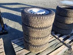 4 pneus d'hiver 215/65R16 Gorform winter W705 avec jante 5X114.3