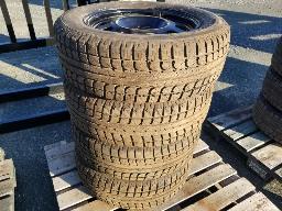 4 pneus d'hiver 225/60R17 Antares Grip 20 avec jantes 5X114.3.