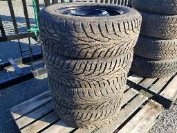 4 pneus d'hiver 225/65R17 Uniroyal Tiger Paw jante 5114.3.