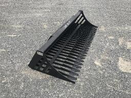 GREATBEAR AT-RGB-84-Godet &agrave; roches 84'' , attache Skid-Steer, 580 lbs / Greatbear Rock  Bucket Weight: 580.00 lb