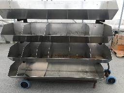 &Eacute;tag&egrave;re en stainless sur roue &agrave; 8 compartiments