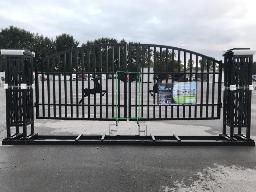 FG-GT-GP-DD-Portail 20' en m&eacute;tal, (2 sections de 10') -double arc-motif chevreuil  / 20' Iron Gate - Gate pier design - Double Arc Deer