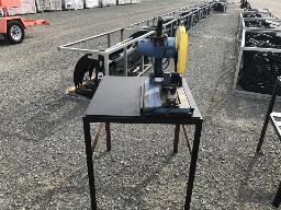 Scie sur table pour acier, m&eacute;tal, Jepson. Peut couper 4x4 en acier.