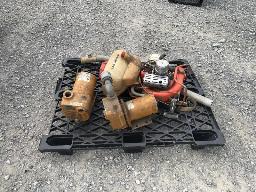 2 pompes &agrave; eau &eacute;lectrique Monarch. + Pulv&eacute;risateur pour traitement Tas Motor, pelouse, araign&eacute;e.