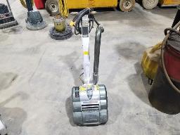 Sableuse &agrave; plancher Hiretech, mod&egrave;le HT8-1