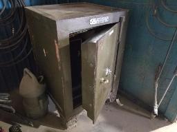 Coffre fort 26"1/2 x 25" x 41"