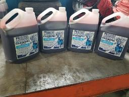 4 x 4 litres d'huile &agrave; chaine, marque Tribospec, huile l&eacute;g&egrave;re