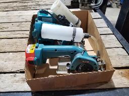 Makita, lot de scie circulaires &agrave; carreaux 33/8", 12V, incluant 2 scies, 1 chargeur, 1 batterie 12V, 2 lames &agrave; diamant