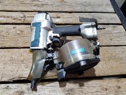Makita ANG11 cloueuse pneumatique &agrave; rouleaux capacit&eacute; 2"