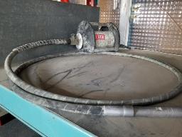 Vibrateur &agrave; b&eacute;ton 100V