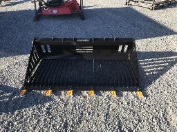 Godet &agrave; roches &agrave; direction compacte / Skid Steer Rock Bucket