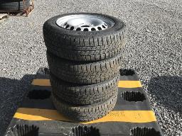 4 pneus d'hiver 175/65R15 Continental Contiwinter Contact avec 5 bolts