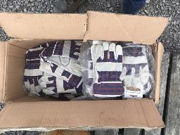 Environ 96 paires de gants de travail neuf