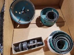 Makita, lot de 10 emporte-pi&egrave;ces Bi-m&eacute;tal et 3 ensembles de forets pilotes
