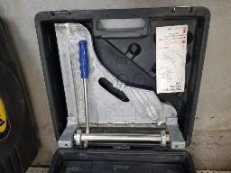 Crain, mod&egrave;le 001A coupe-tuile, capacit&eacute; 13"