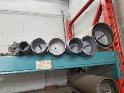 7 cloches &agrave; b&eacute;ton de grosseur vari&eacute;e